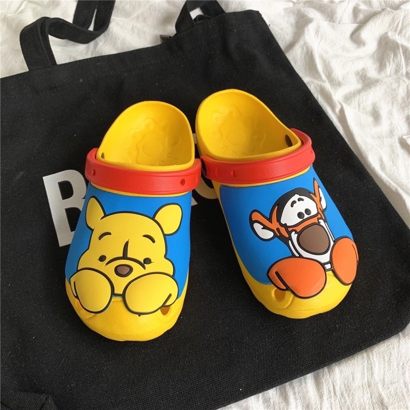 รองเท้าหัวโต รองเท้าแตะแบบสวมรัดส้น ลายการ์ตูนดิชนี่ แก๊งค์หมีพูห์ Pooh สไตล์เกาหลี สีสันสดใส