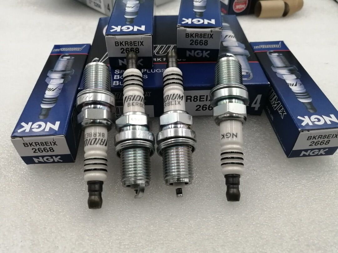 AK15 4X NGK BKR8EIX 2668 Spark Plug Iridium IX fit for Volvo Audi Volkswagen A3 A4 A5 TT TTS CC Tiguan Jetta Passat Car Iridium Power Plugs หัวเทียน