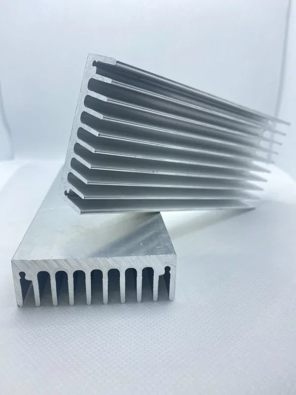 ภาพหน้าปกสินค้าHeat Sink ฮีตซิ้งค์ ซิ้ง ระบายความร้อน หน้ากว้าง 5.5cm สูง 2cm ความยาว 10นิ้ว จำนวน 1 อัน จากร้าน Pingguo Shop บน Lazada