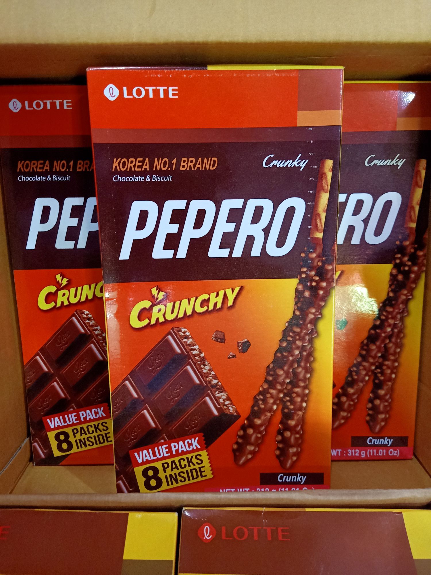 lotte pepero chocolate crunchyลอตเต้เปเปโร ครันชี่ เคลือบช็อกโกแลต บิสกิตกล่องใหญ่ มี 8 แพค สินค้าเกาหลี