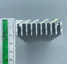 ภาพขนาดย่อของภาพหน้าปกสินค้าHeat Sink ฮีตซิ้งค์ ซิ้ง ระบายความร้อน หน้ากว้าง 5.5cm สูง 2cm ความยาว 10นิ้ว จำนวน 1 อัน จากร้าน Pingguo Shop บน Lazada ภาพที่ 1