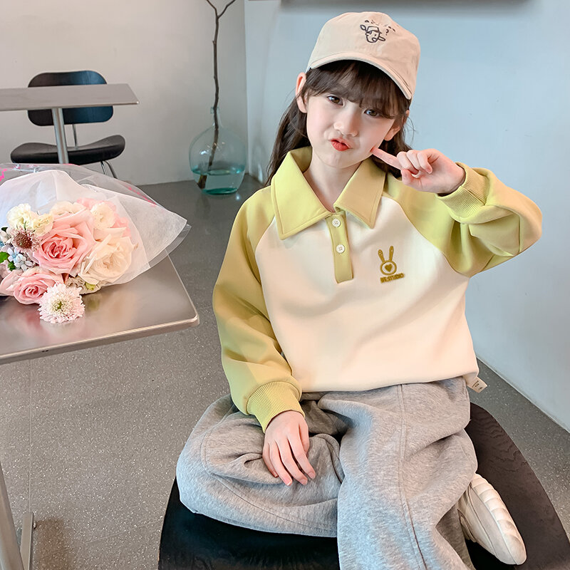สเว็ตเตอร์เด็กผู้หญิงสำหรับฤดูใบไม้ผลิและฤดูใบไม้ร่วงชุดฤดูใบไม้ผลิแบบใหม่2024เสื้อผ้าเด็กผู้หญิงเสื้อเด็กโตเสื้อใส่ตัวในสำหรับเด็กสไตล์ตะวันตก ราคา  359 บาท*ส่งฟรี