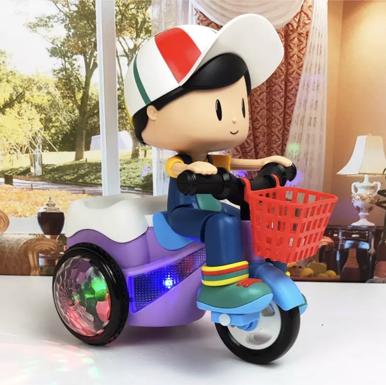 Honeybabytoys ของเล่นเด็กขี่จักรยานสามล้อไฟฟ้าหมุนได้ 360 องศามีแสงมีไฟ electric tricycle ตุ๊กตาเด็กถีบจักรยาน เต้นได้ มีไฟมีเสียง
