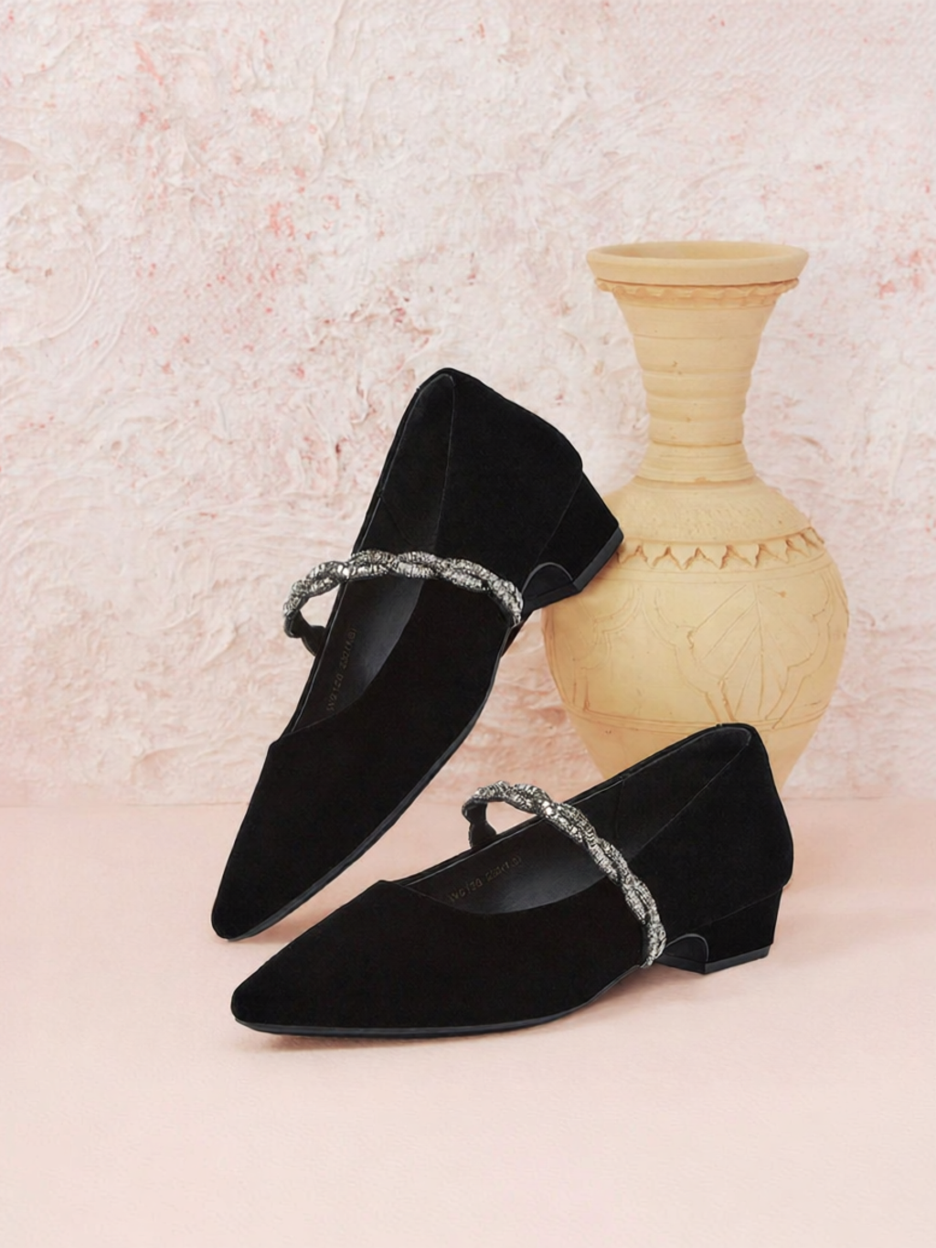 BASTO | Vintage Mary Jane Shoes ราคา 3,654 บาท*ส่งฟรี