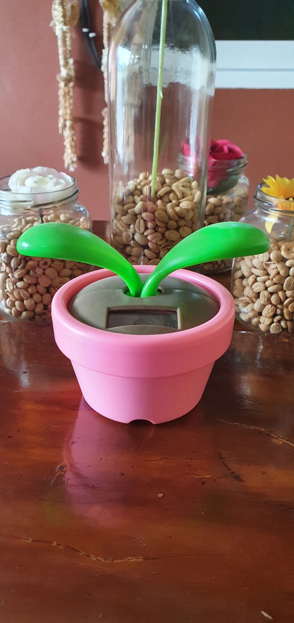 Solar Powered Pink flip flap ? Leaf toy Gadget