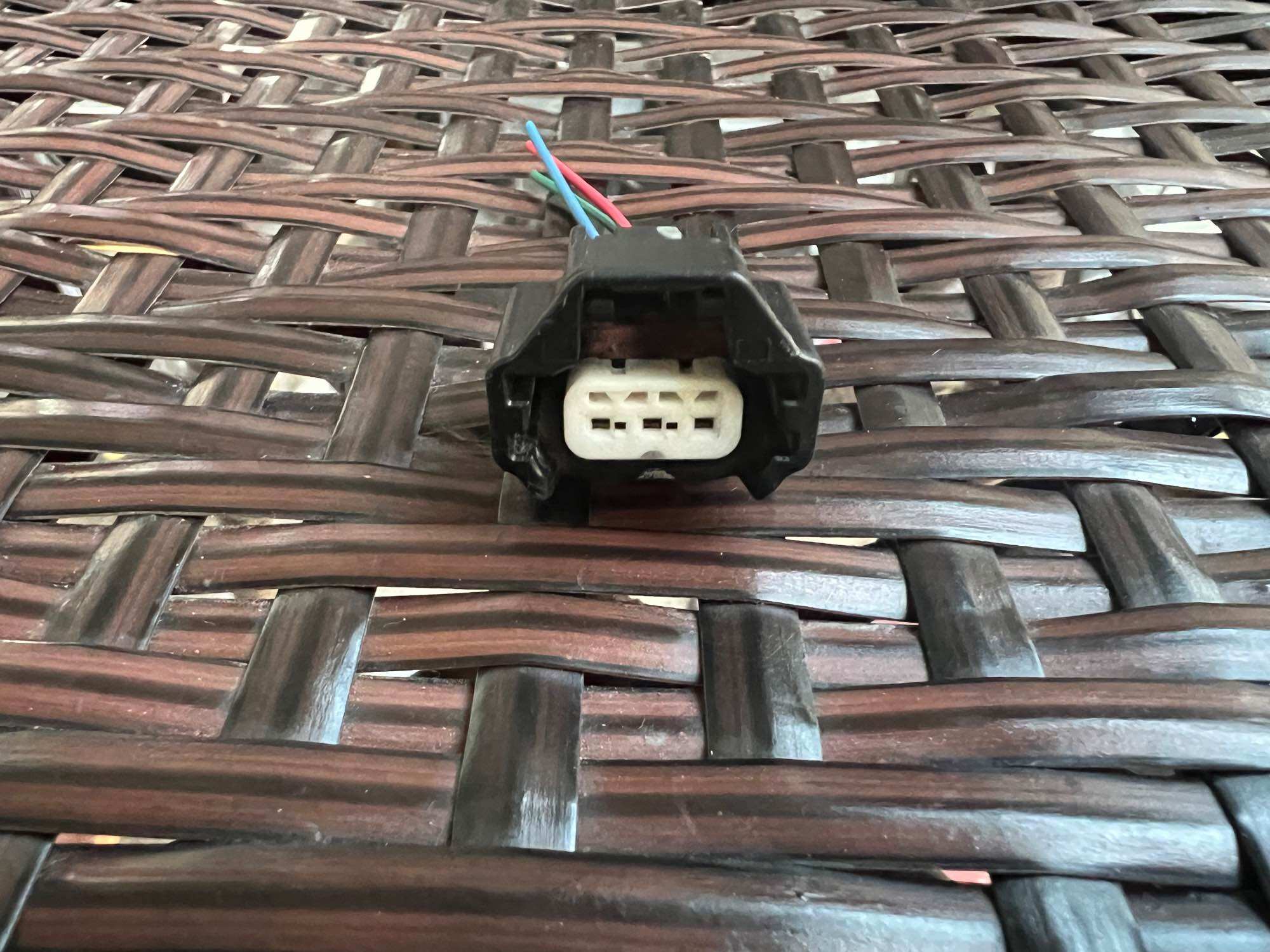 ปลั๊กเซ็นเซอร์ เพลาข้อเหวี่ยง/สวิตแรงดัน Mazda/nissan/toyota/honda ของแท้มือสองสภาพดี สามารถใช้ร่วมกันได้หลายตำแหน่งและหลายรุ่น ราคา 69 บาท*ส่งฟรี