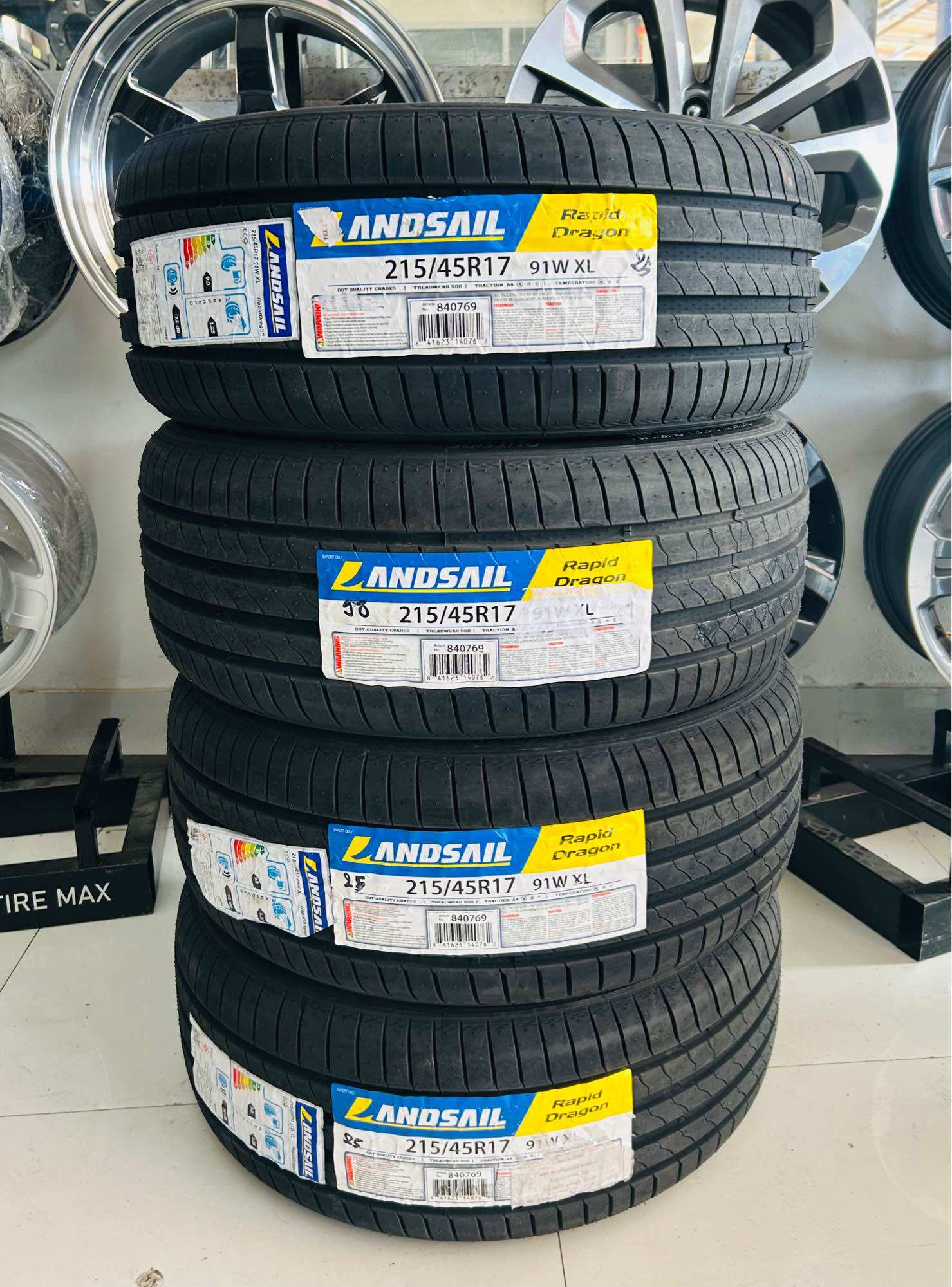 ＤＡＹＴＯＮ　D230 215/45R17 ４本セット即決