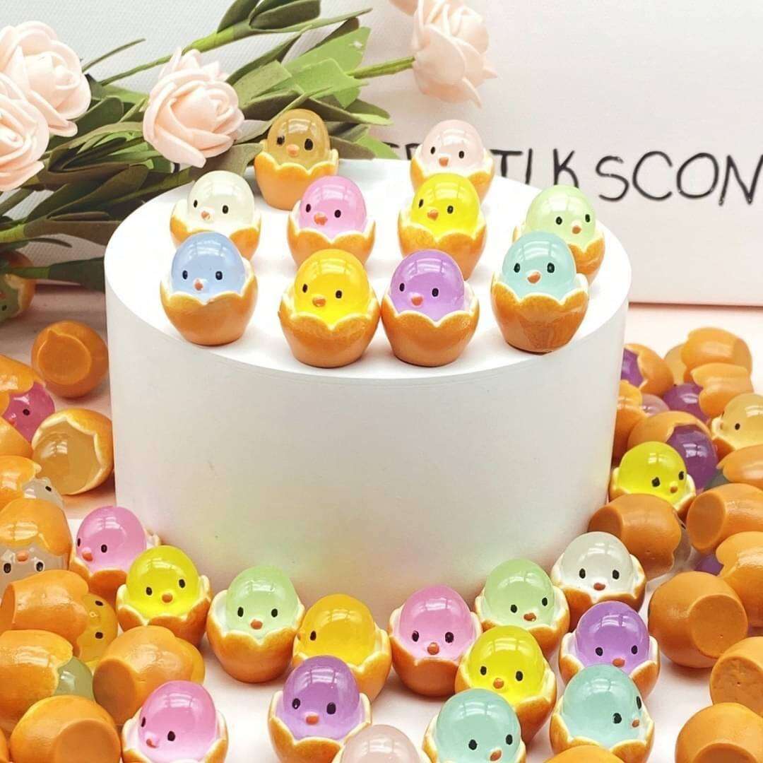 โมเดลน้องลูกเจี๊ยบเรืองแสง ไว้ตกแต่ง แต่งเค้กเซอร์ไพรส์ตอนปิดไฟ คละสีน่ารักมากๆ ราคา 90 บาท*ส่งฟรี