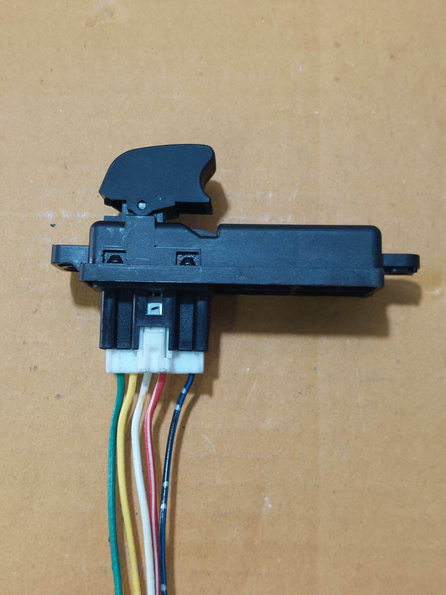 สวิตช์กระจกไฟฟ้า มาสด้า2 FL.RR.RL หน้าช้าย ประตูคู่หลัง - น็อตนาย ...