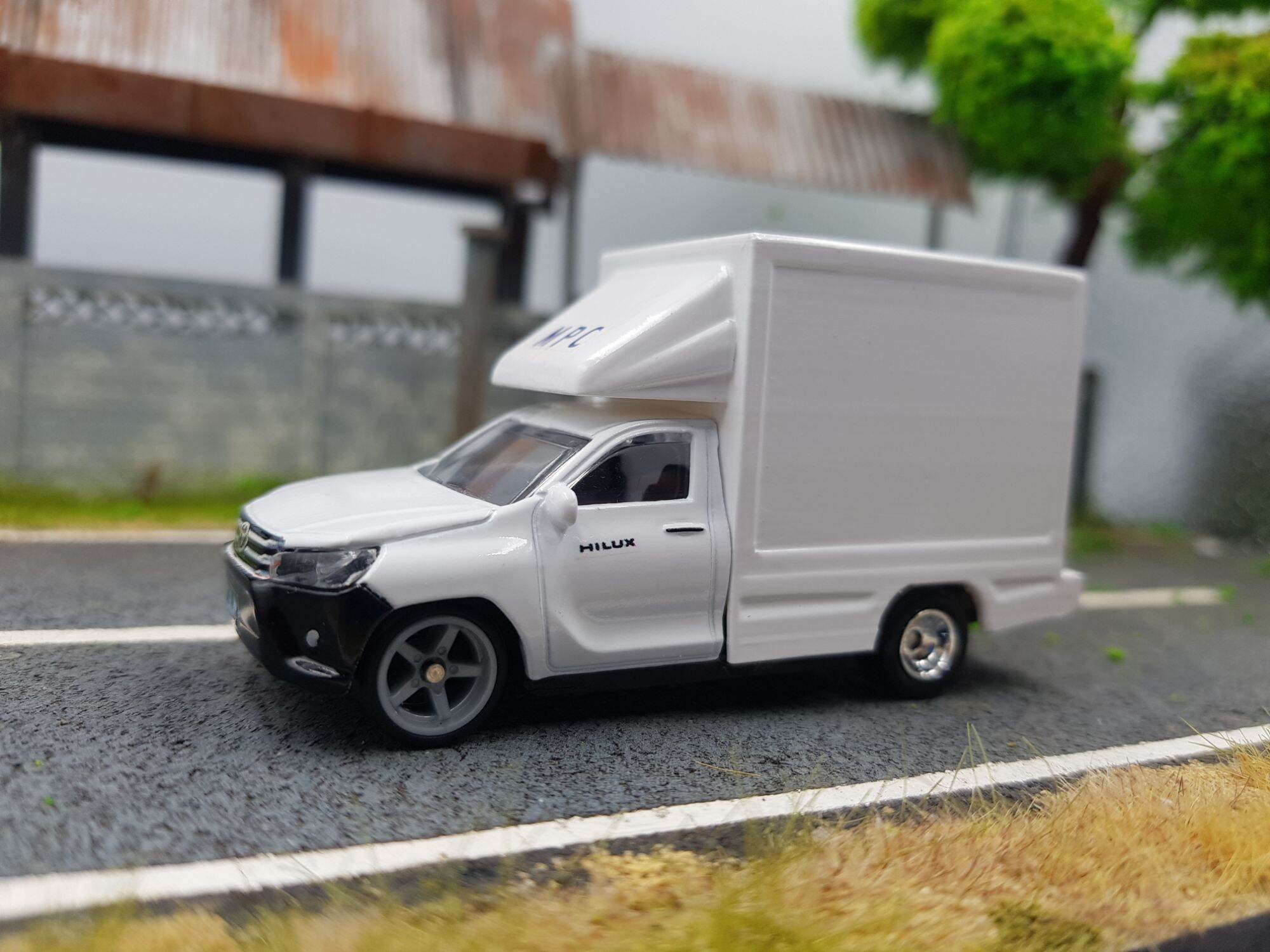 โมเดลรถเหล็ก hilux revo รถตู้แช่ สเกล 1/64