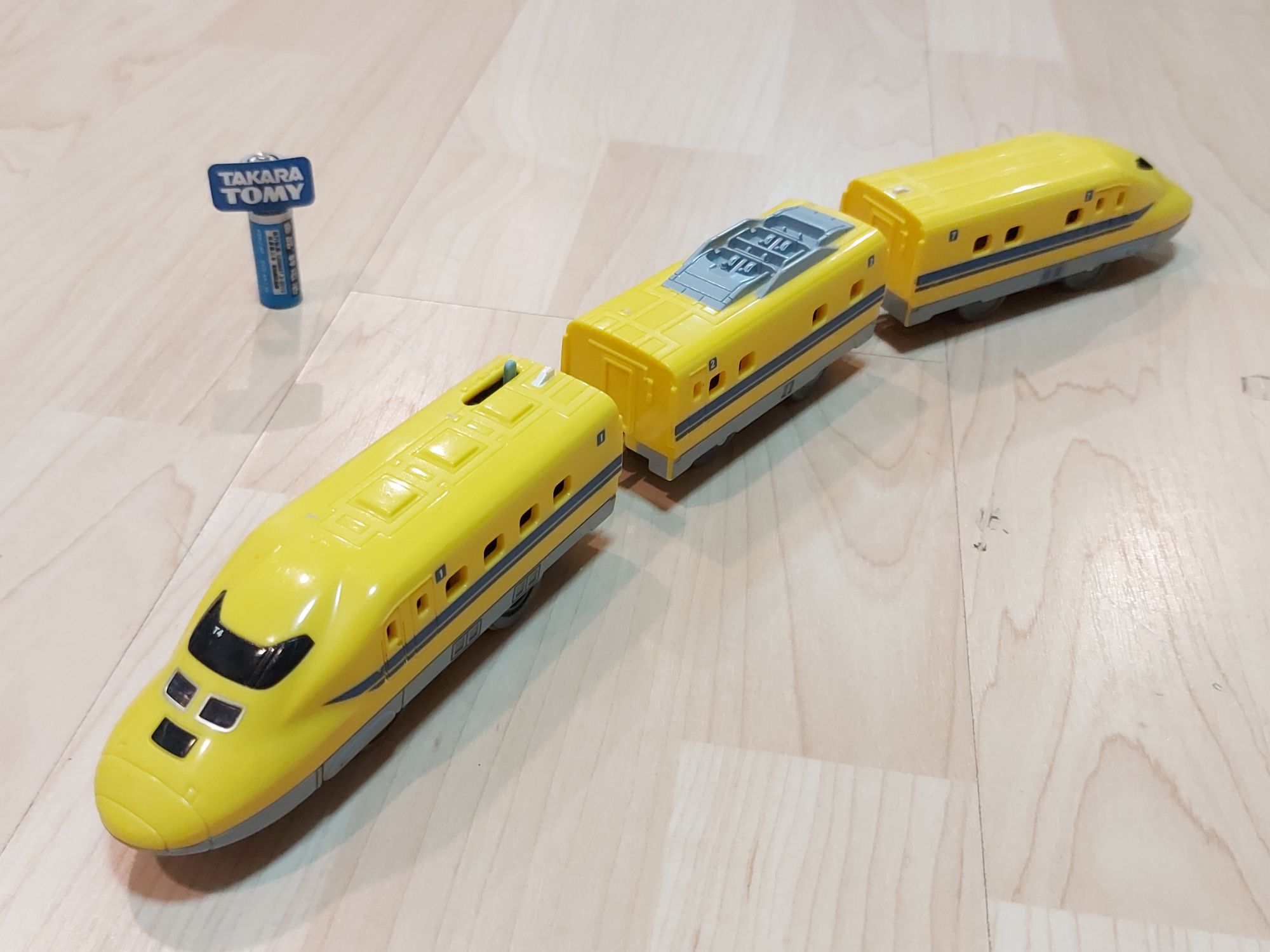 Tomy รถไฟ ชินคันเซ็น Doctor yellow ลิขสิทธิ์แท้ แบรนด์ takara tomy
ผ่านการทดสอบและเช็คระบบ มือ ส อง สภาพ ดี
