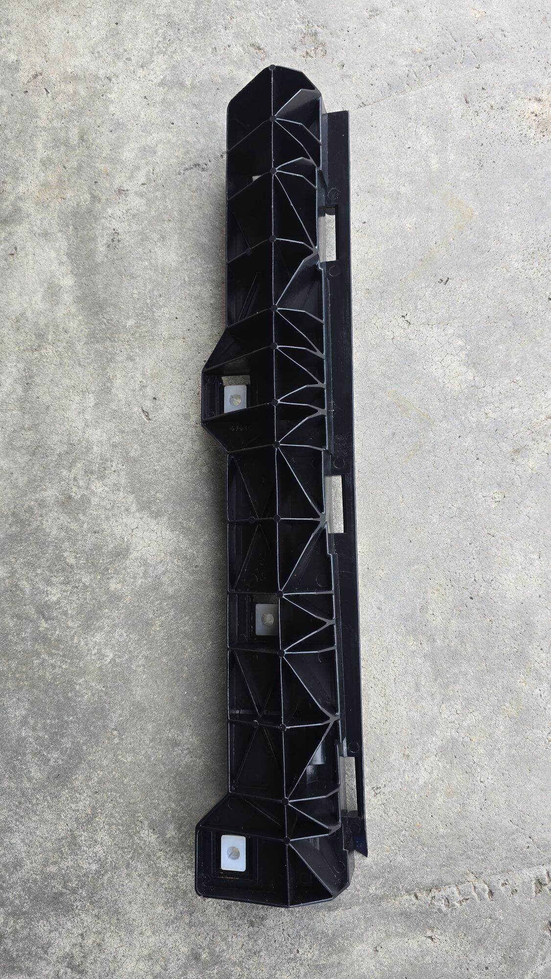 Mitsubishi Space Wagon Rear Bumper, Middle Part, Model Na4A ราคา 1,000 บาท*ส่งฟรี