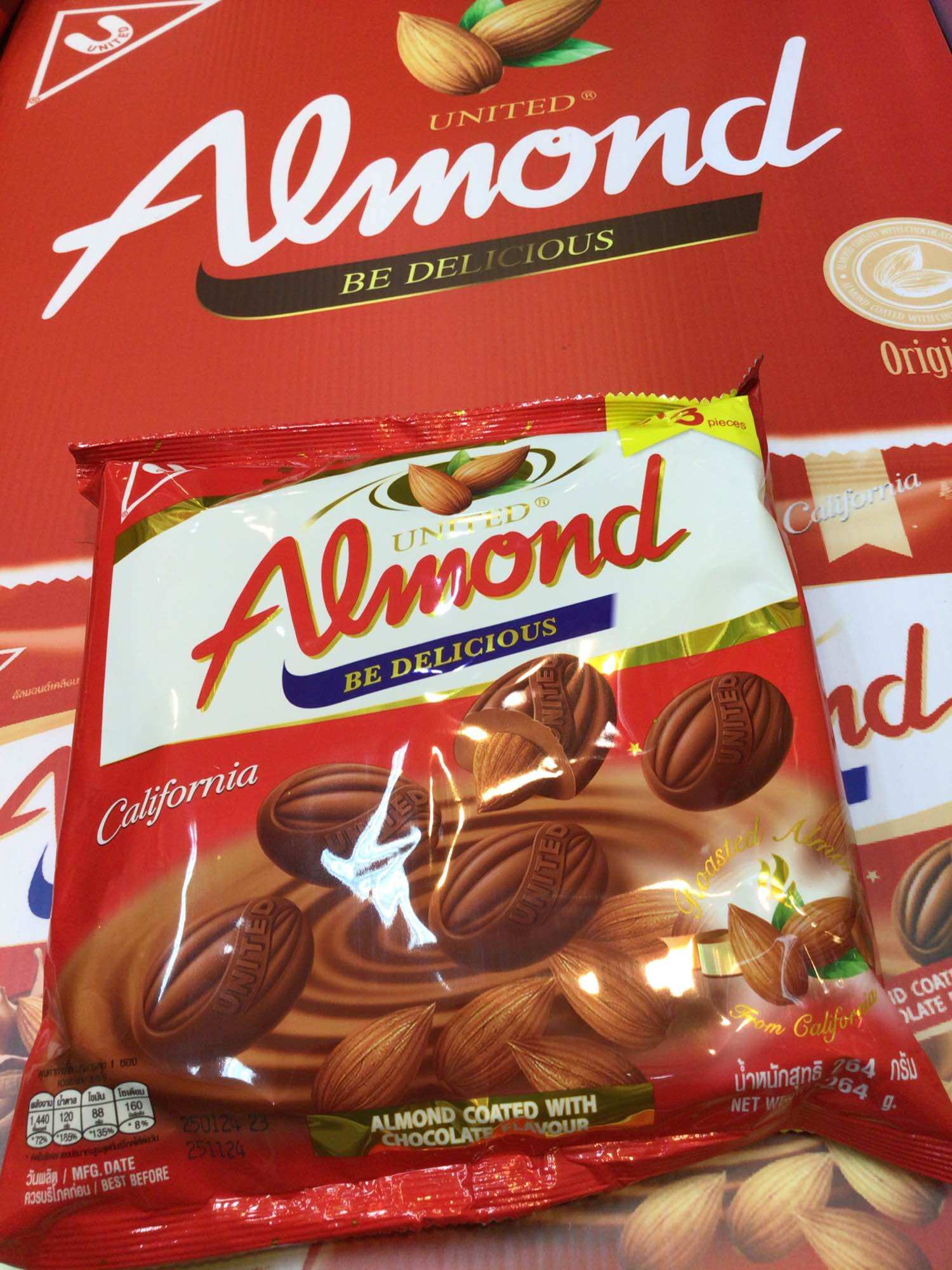 🌰ช้อกโกแลตอัลมอนด์ รสช้อกโกแลต United Almond chocolate ขนาด 247 🌰รส white&dark ราคา 115 บาท*ส่งฟรี