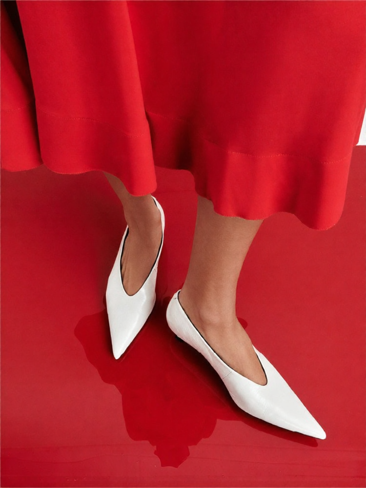 Tony Bianco | New Stylish Low Heel Pointed Toe Women's Commuter Shoes ราคา 9,247 บาท*ส่งฟรี