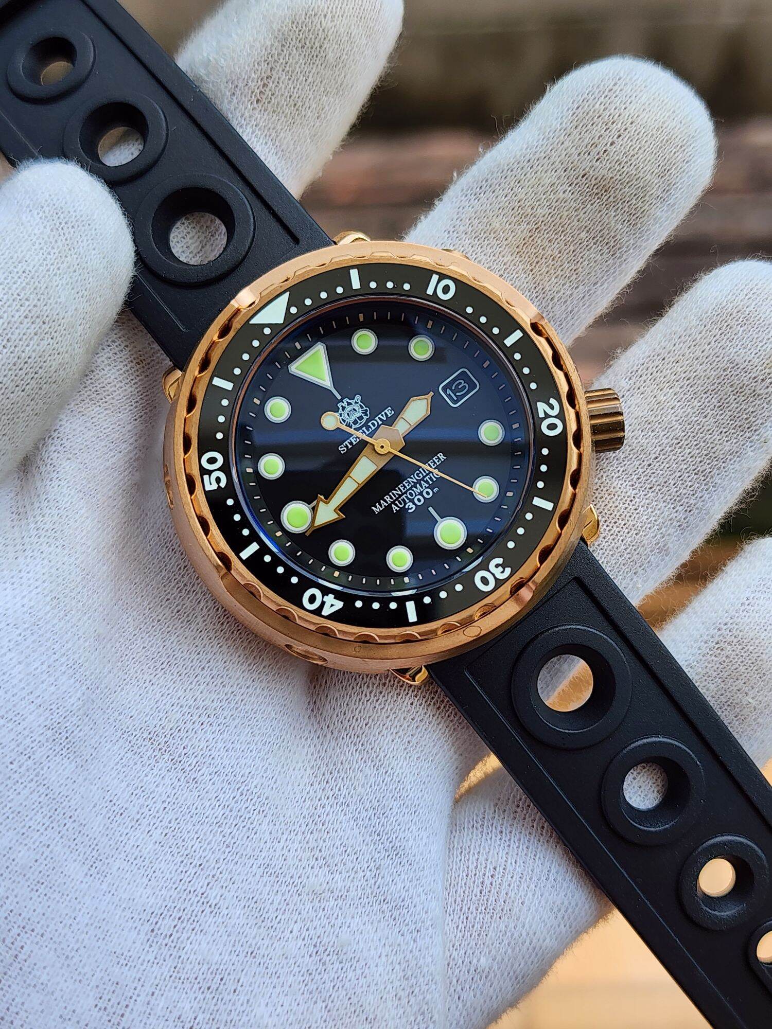 มีสต็อกในประเทศไทย นาฬิกาผู้ชาย STEELDIVE 1975s Luxury automatic Bronze CuSn8 diver watch, Seiko NH35 movement, sapphire crystal, SuperLuminova C3/BGW9, 300m tuna ราคา 6,750 บาท*ส่งฟรี