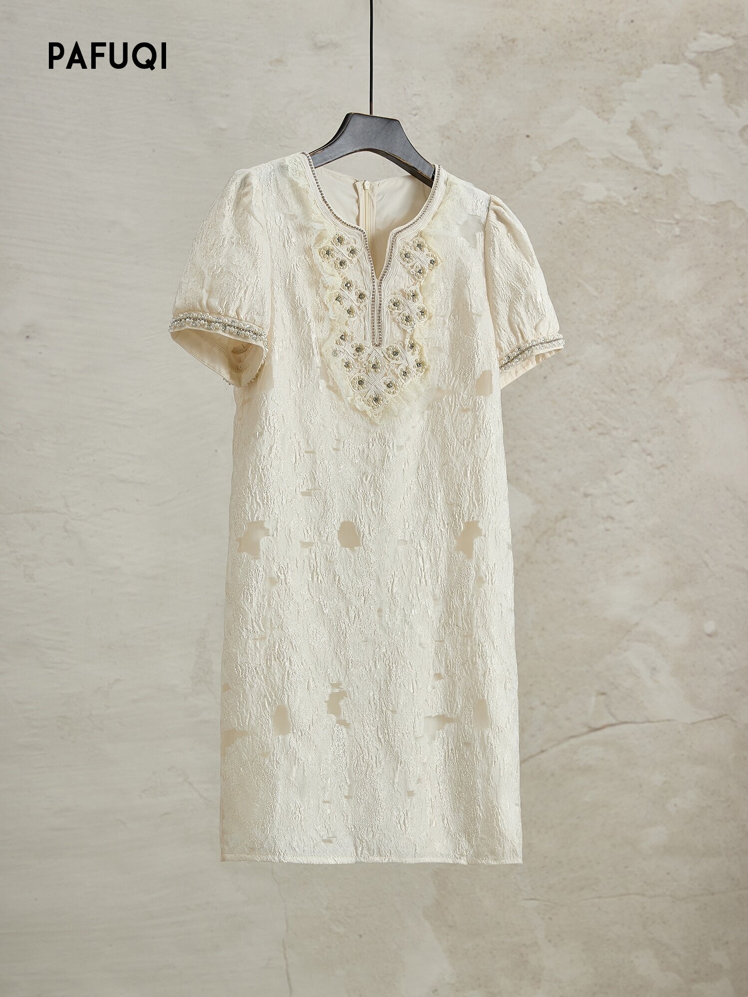 PAFUQI | High-end Heavy Work Beading White Short Sleeve Cheongsam Dress 2026 New Summer Style ราคา 644,247 บาท*ส่งฟรี