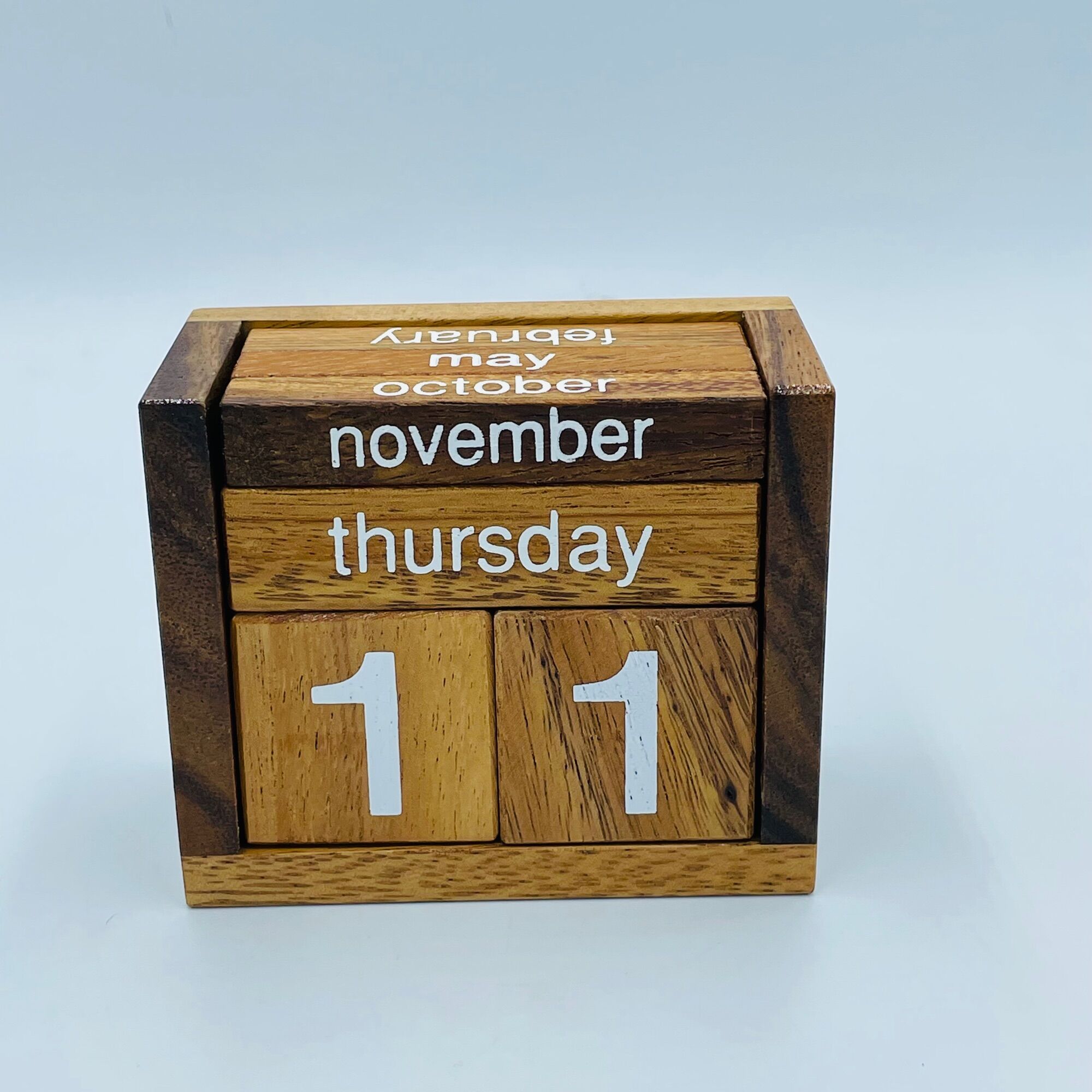 ปฏิทินไม้ Wooden Calendar ปฏิทินตั้งโต๊ะ ปฏิทินใช้ซ้ำ ปฏิทินไม้เปลี่ยนวันเอง ปฏิทินตกแต่ง บล็อกไม้ตัวอักษร / Wooden Calendar