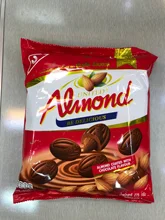 ภาพขนาดย่อของภาพหน้าปกสินค้าUnited Almond Chocolate อัลมอนด์เคลือบช็อคโกแลต ขนาด247.5กรัม บรรจุ46เม็ด ส่งเร็ว จากร้าน RYO. บน Lazada