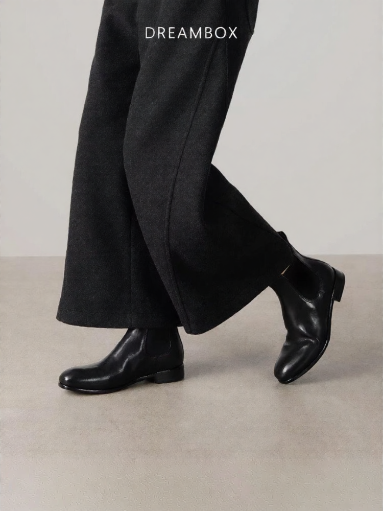 JUNBO | Vintage Leather Chelsea Boots ราคา 10,085 บาท*ส่งฟรี