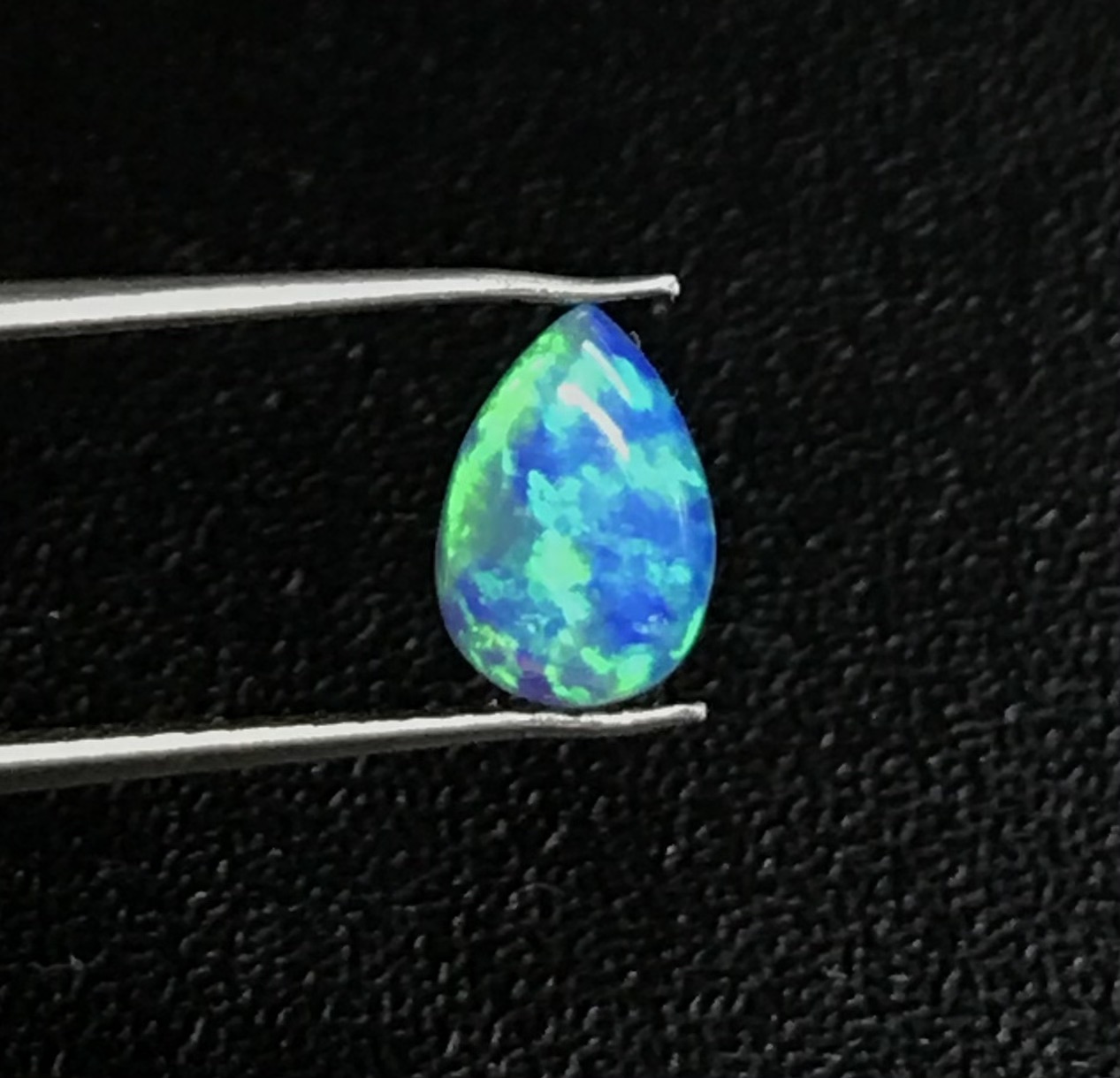 โอปอลสังเคราะห์สีน้ำเงินทรงลูกแพร์ขนาด 7x5 มม 7x5 mm pear shape synthetic blue Opal