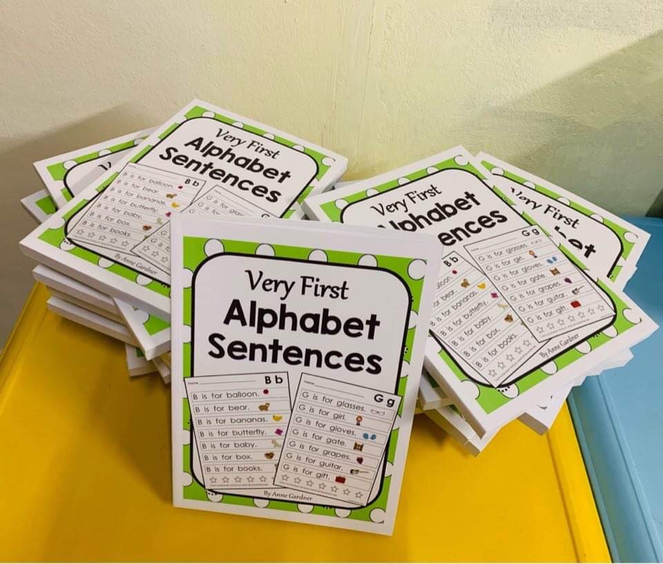 พร้อมส่ง ! ลดสุดคุ้ม หนังสือฝึกอ่านภาษาอังกฤษ Very First Alphabet Sentences