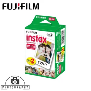 ภาพหน้าปกสินค้าFlm instax mini Polaroid ฟิล์มโพราลอยด์ ขอบขาว ซึ่งคุณอาจชอบสินค้านี้