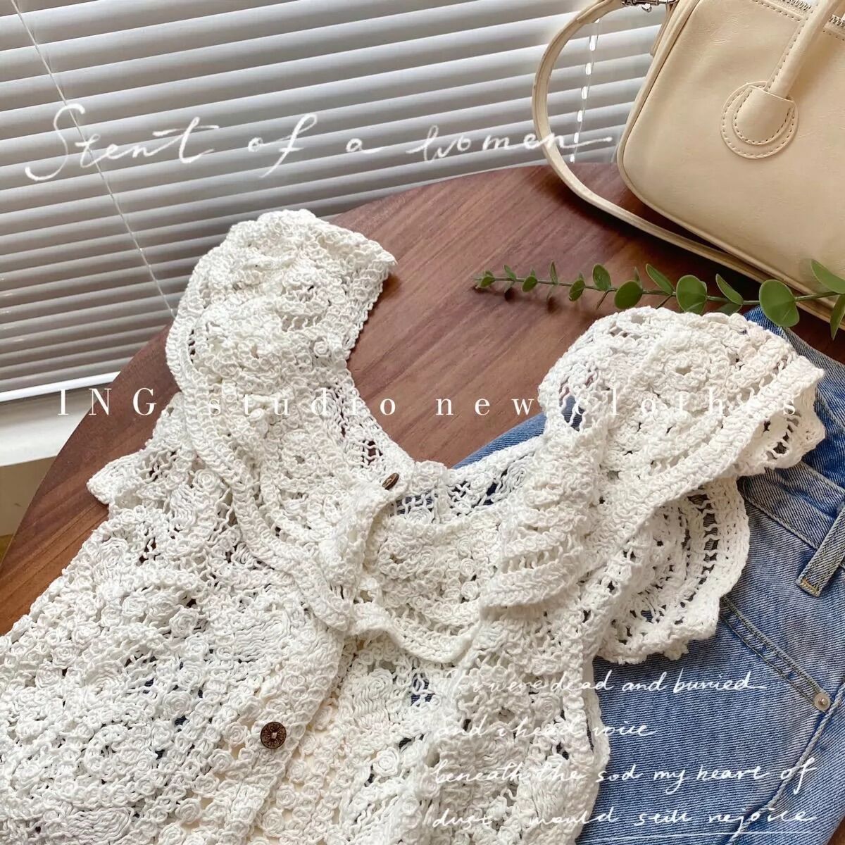 เสื้อถักโครเช คอกว้างมีกระดุมน่ารักๆ ครีม/ขาว - Style shop18 - ThaiPick