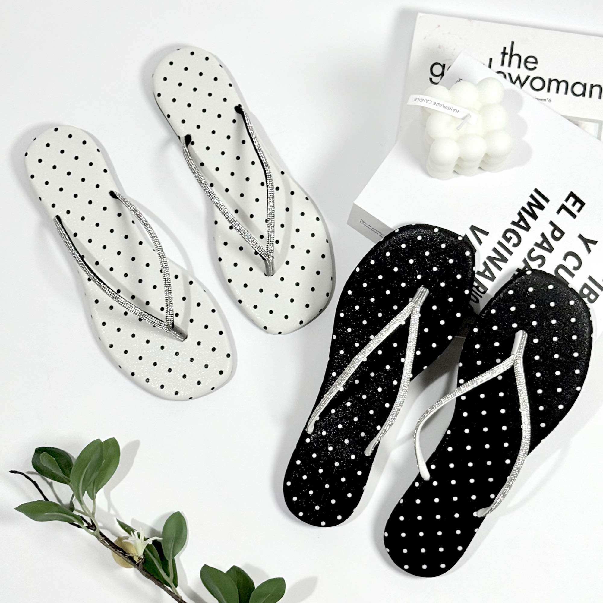 Flip-Flops, Small Polka Dot Pattern, White, Black, Ready to Ship. ราคา 179 บาท*ส่งฟรี