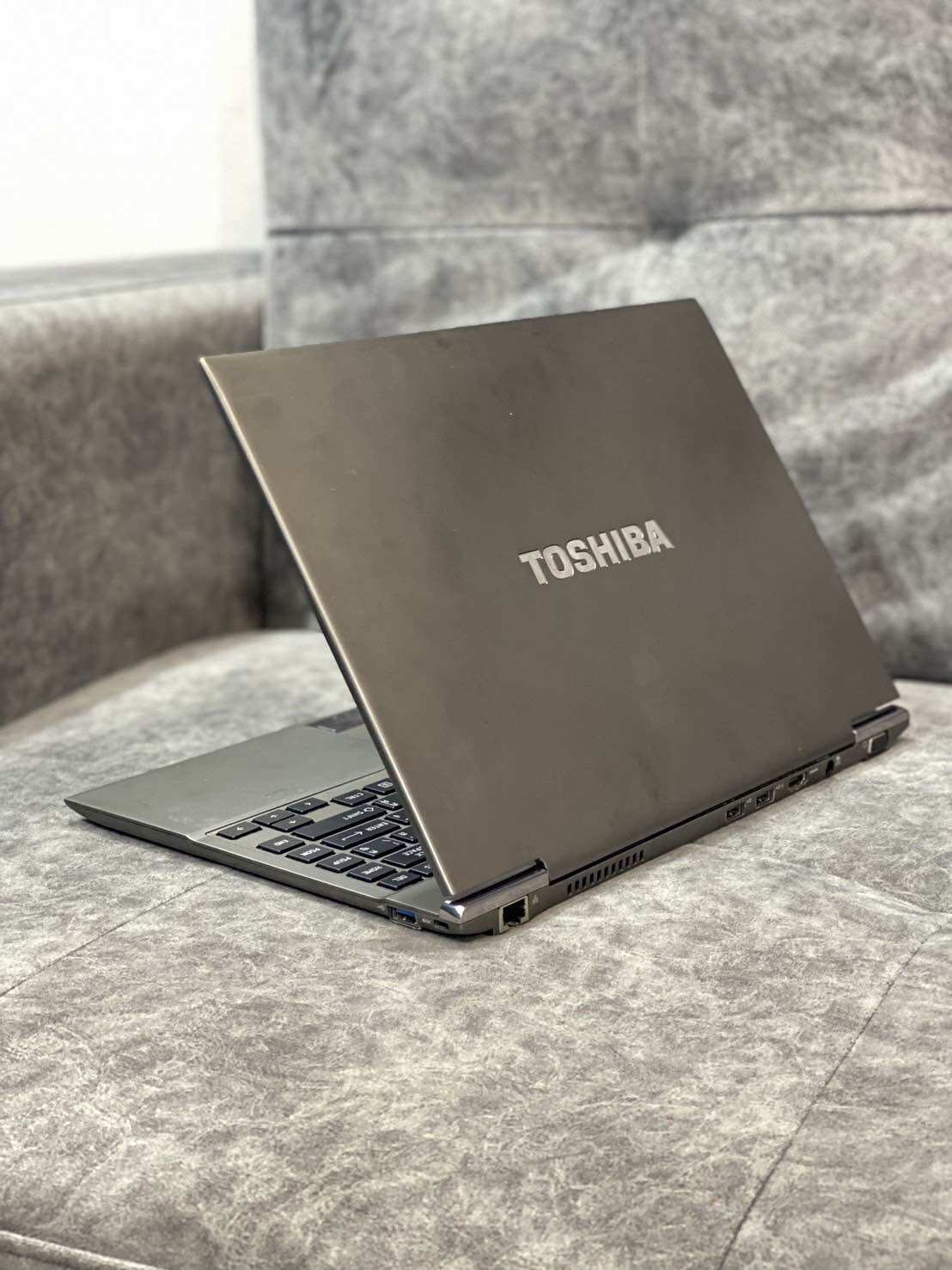 🔥SALE🔥 ถูกด่วน บอดี้บางเฉียบ เครื่องทำงานไวไม่มีหงุดหงิด พกพาง่ายสะดวก Core i7 RAM 6 GB SSD 128 GB Intel HD Graphics 4000 (รหัส H16) ราคา 3,800 บาท*ส่งฟรี