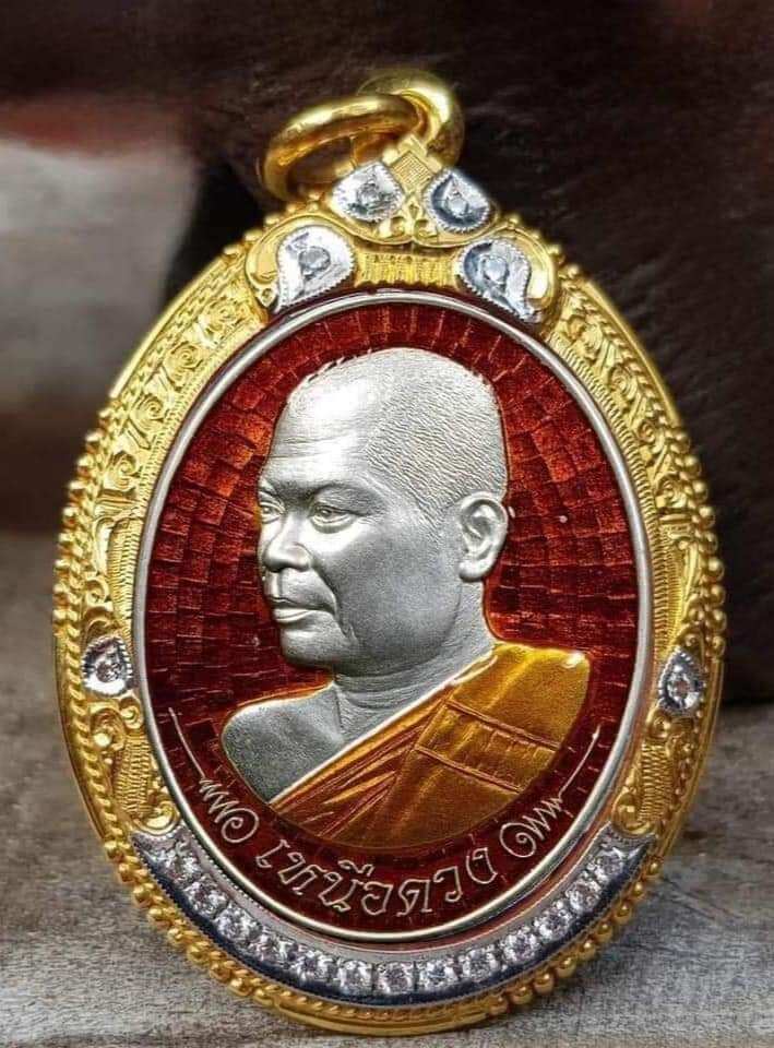 เหรียญเหนือดวงสมปรารถนา หลวงพ่อสุริยันต์ โฆสปัญโญ รก.4 เนื้อเงิน ลงยาแดง ลงยา จีวรเหลือง พระปลุกเสกวันที่ 27 สิงหาคม 2567 รับพระต้นเดือนกันยายน 2567 ราคา 25,000 บาท*ส่งฟรี