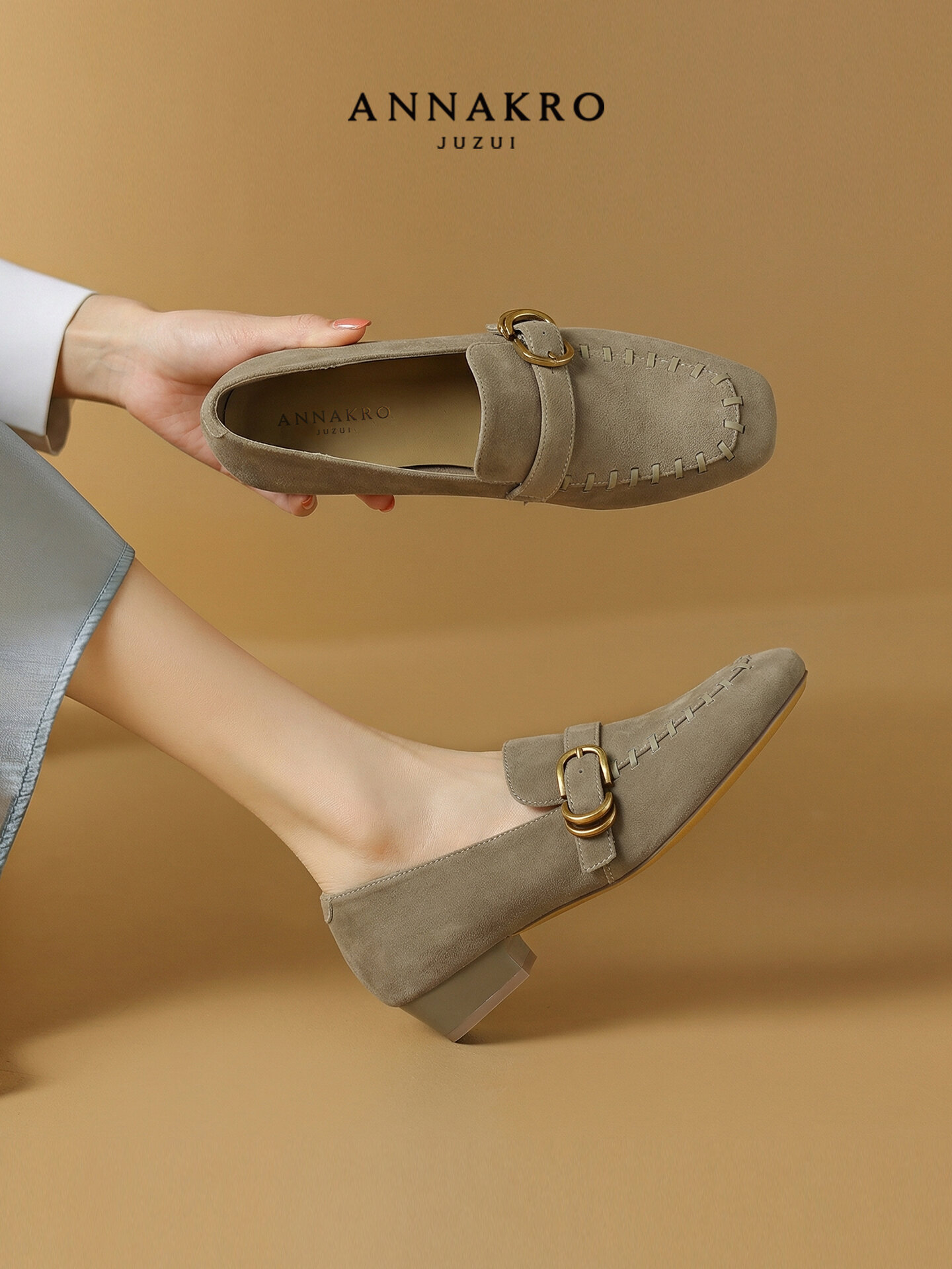 JZ ANNAKRO | Vintage Velvet Women's Loafers ราคา 3,584 บาท*ส่งฟรี