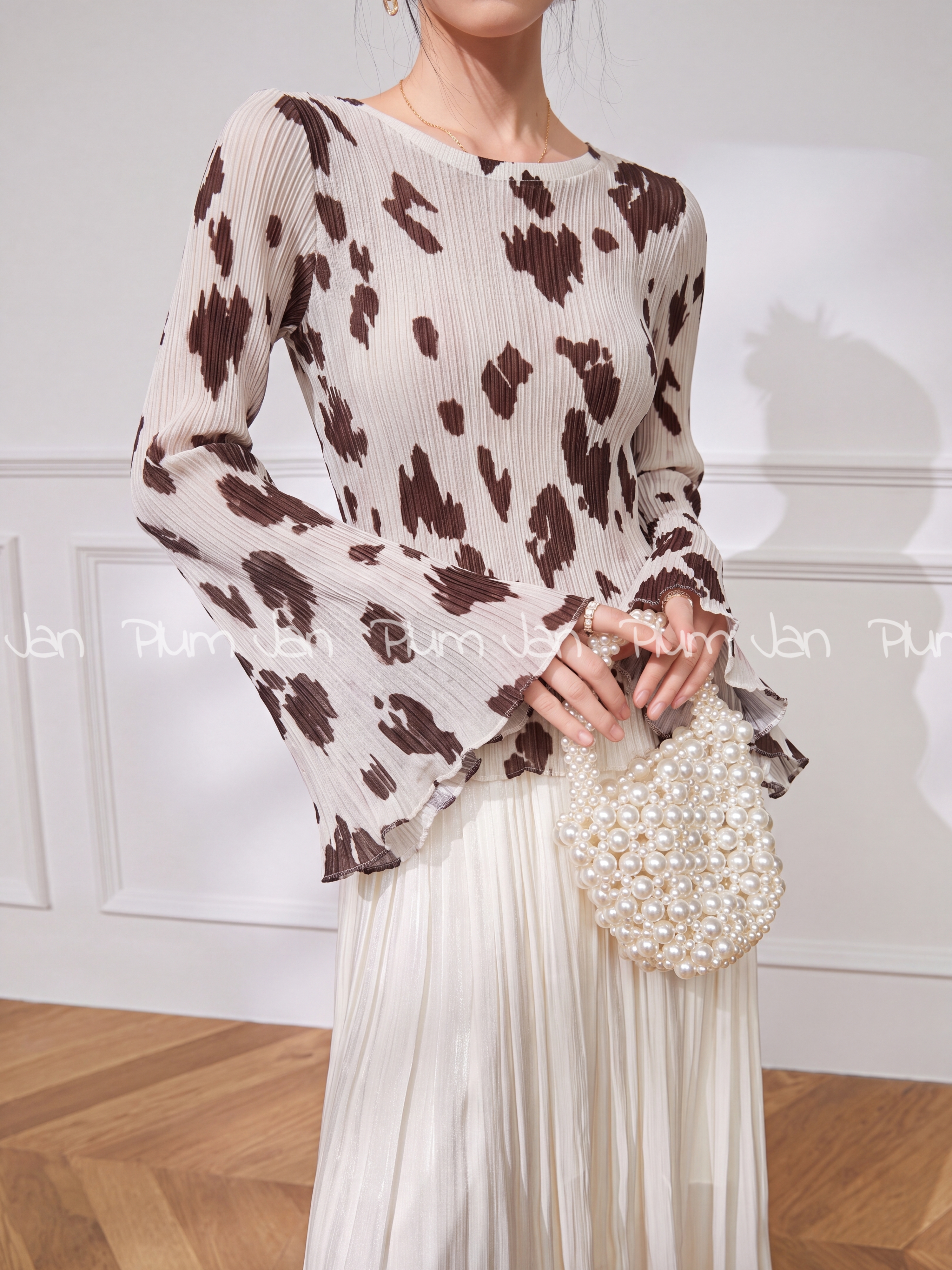 PlumJan | Unique Leopard Print Bell Sleeve Stylish Long Sleeve T-Shirt Top ราคา 6,397,870 บาท*ส่งฟรี