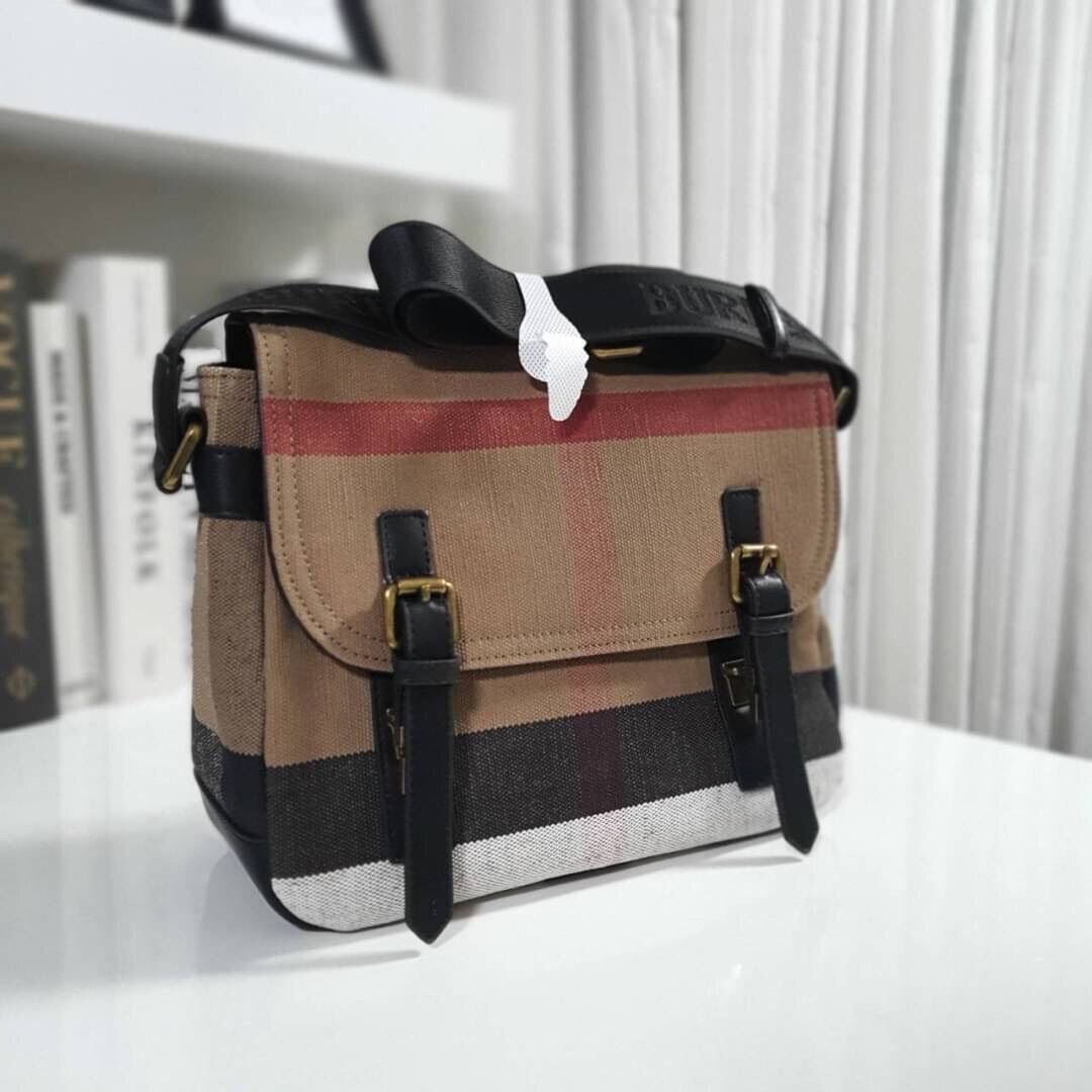 BURBERRY MASSENGER VINTAGE BAG VIP GIFT WITH PURCHASE (GWP) Mini