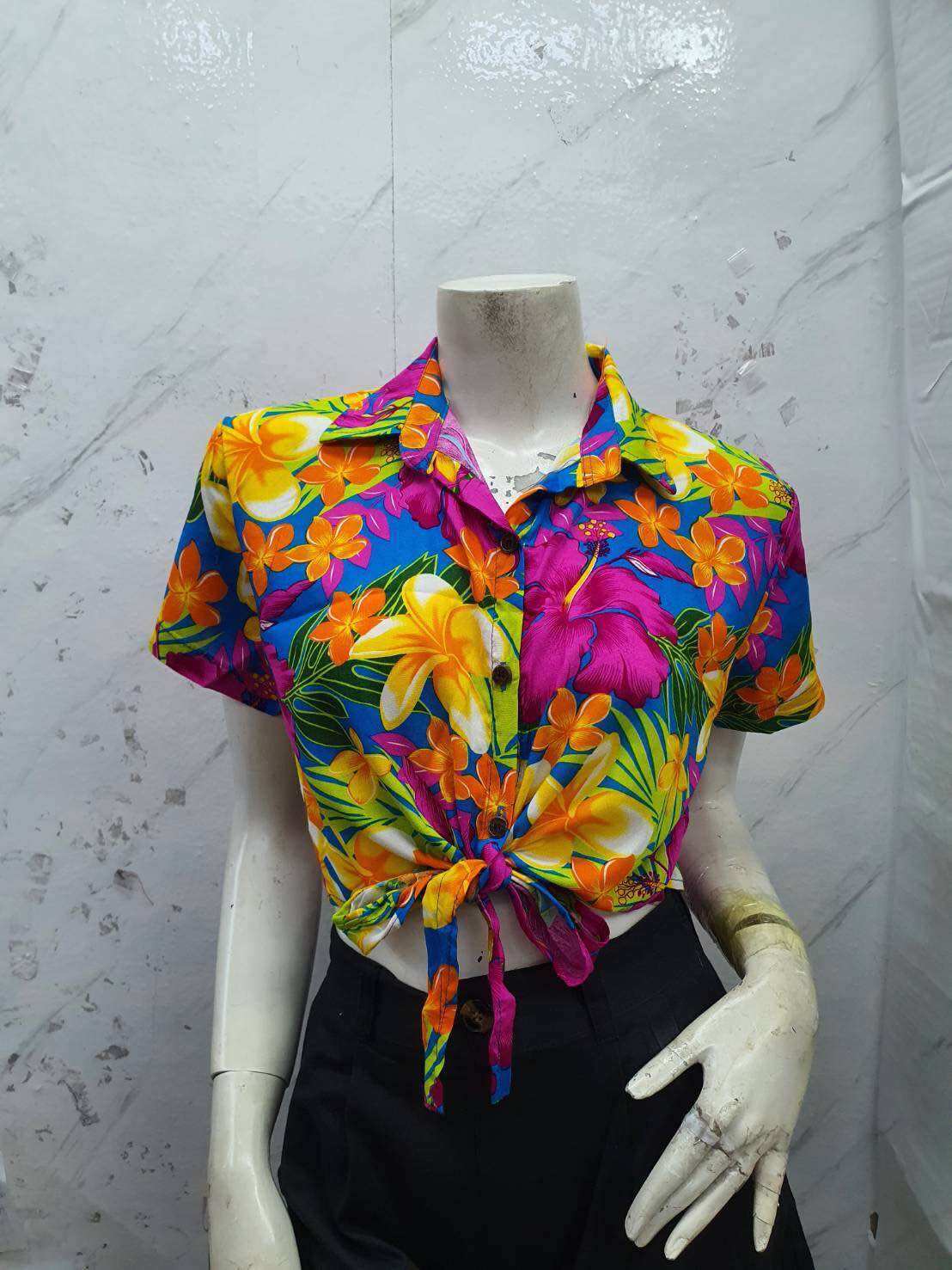 HW#117เสื้อสงกรานต์#เสื้อลายดอก#เสื้อเอวลอยสินค้าพร้อมส่ง #เสื้อใส่เล่นร้ำสงกรานต์#แฟชั่นสงกรานต์#เสื้อสีสด#เสื้อสงกรานต์ ราคา 98 บาท*ส่งฟรี