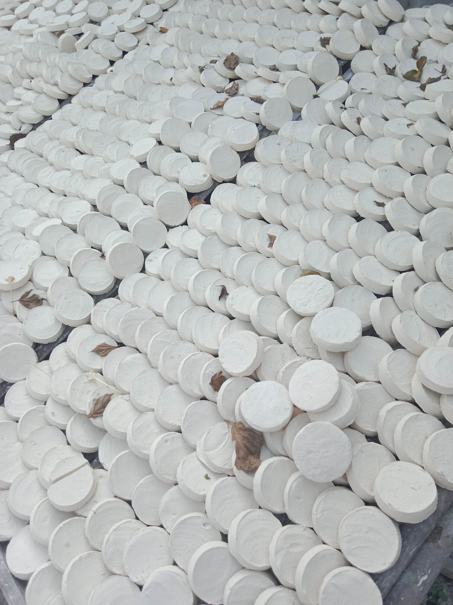 ดินสอพองสงกานต์ ดินสอพองลพบุรี ชนิดแผ่น ขนาด180-200กรัมต่อแผ่น ไอเทมไหมช่วงสงกานต์ สามารถนำไปปลีกแผ่นละ5ถึง7 บาท ของมีพร้อมส่งจ้า (ชุด3โล) ราคา  30 บาท*ส่งฟรี