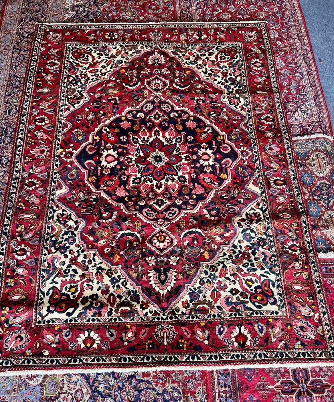Persian Bakhtiyari carpet, wool, size 297x218 cm from Iran hand made