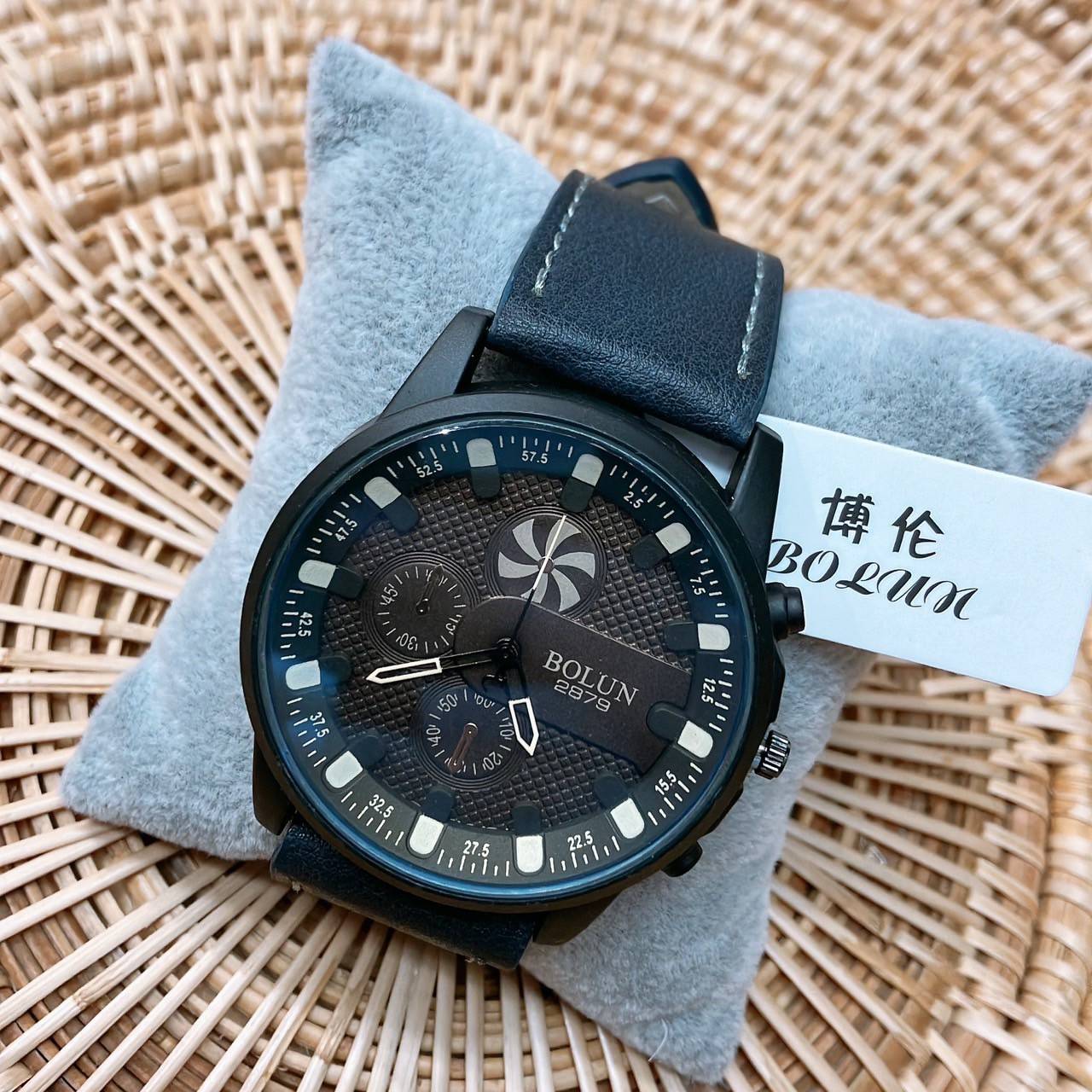 Exquisite Bolun Pure Color Leather Quartz Wrist Watch B685 (Black) | Wrist  watch, Leather, Watches