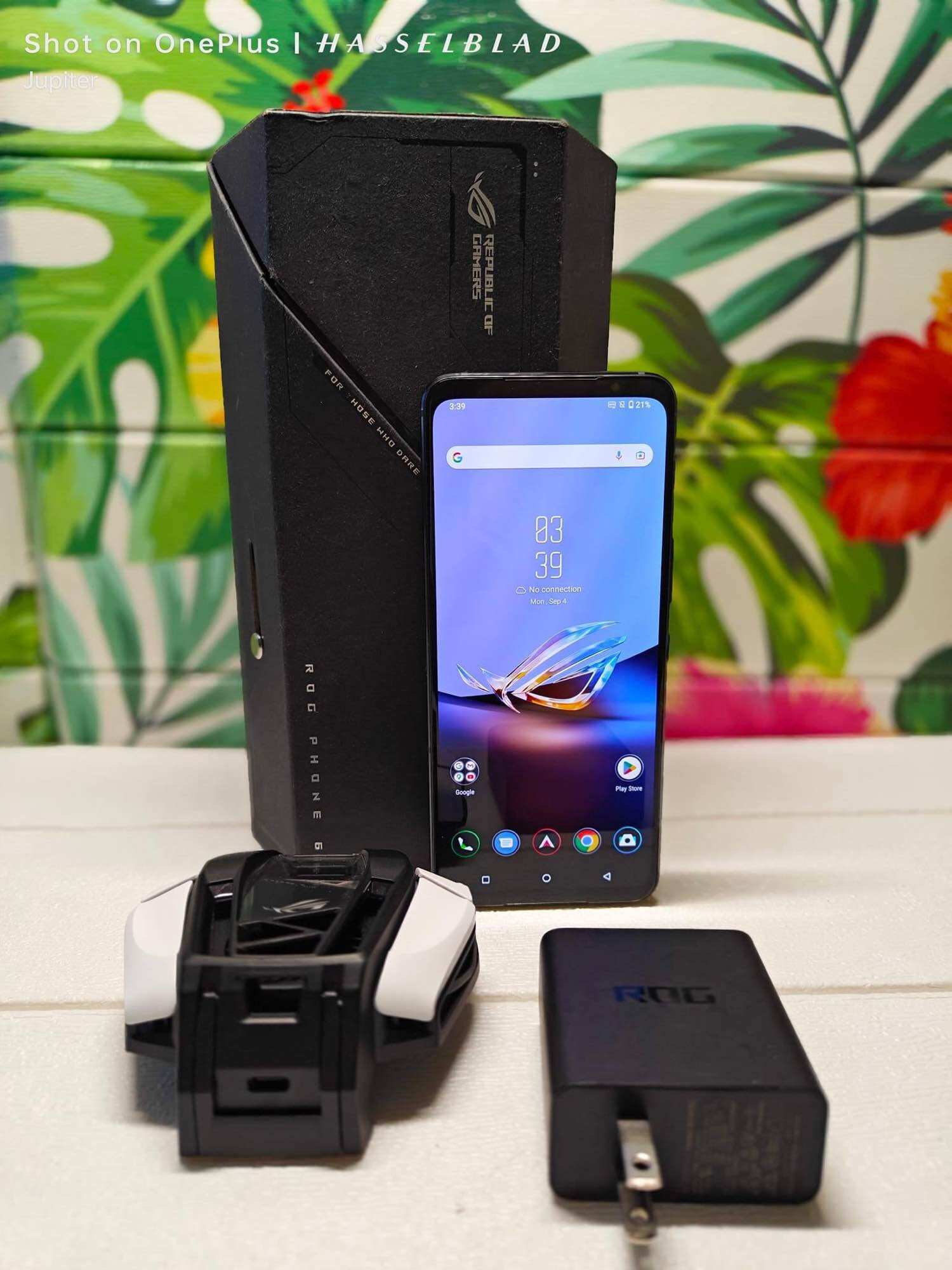 Asus ROG Phone 6D Ultimate 5G Android14 Game Phone ,16+512GB, Dual SIM, Unlocked ราคา 9,000 บาท*ส่งฟรี
