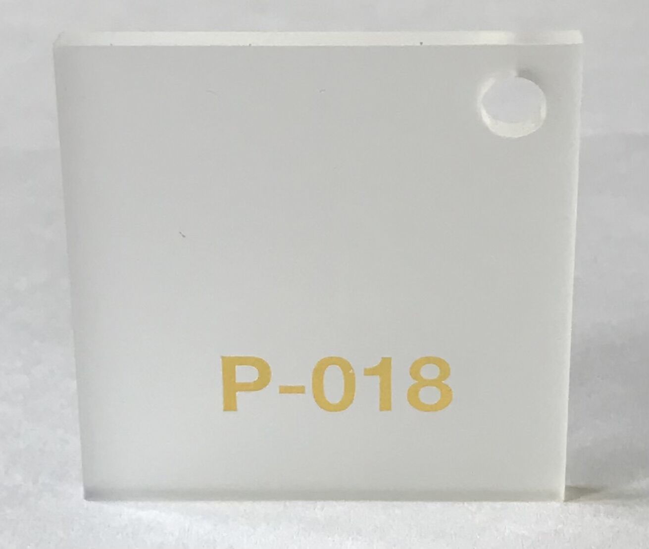 แผ่นอะคริลิค สีขาวขุ่น หนา 1-5 มิล (p-018) ขนาด 30x30 cm