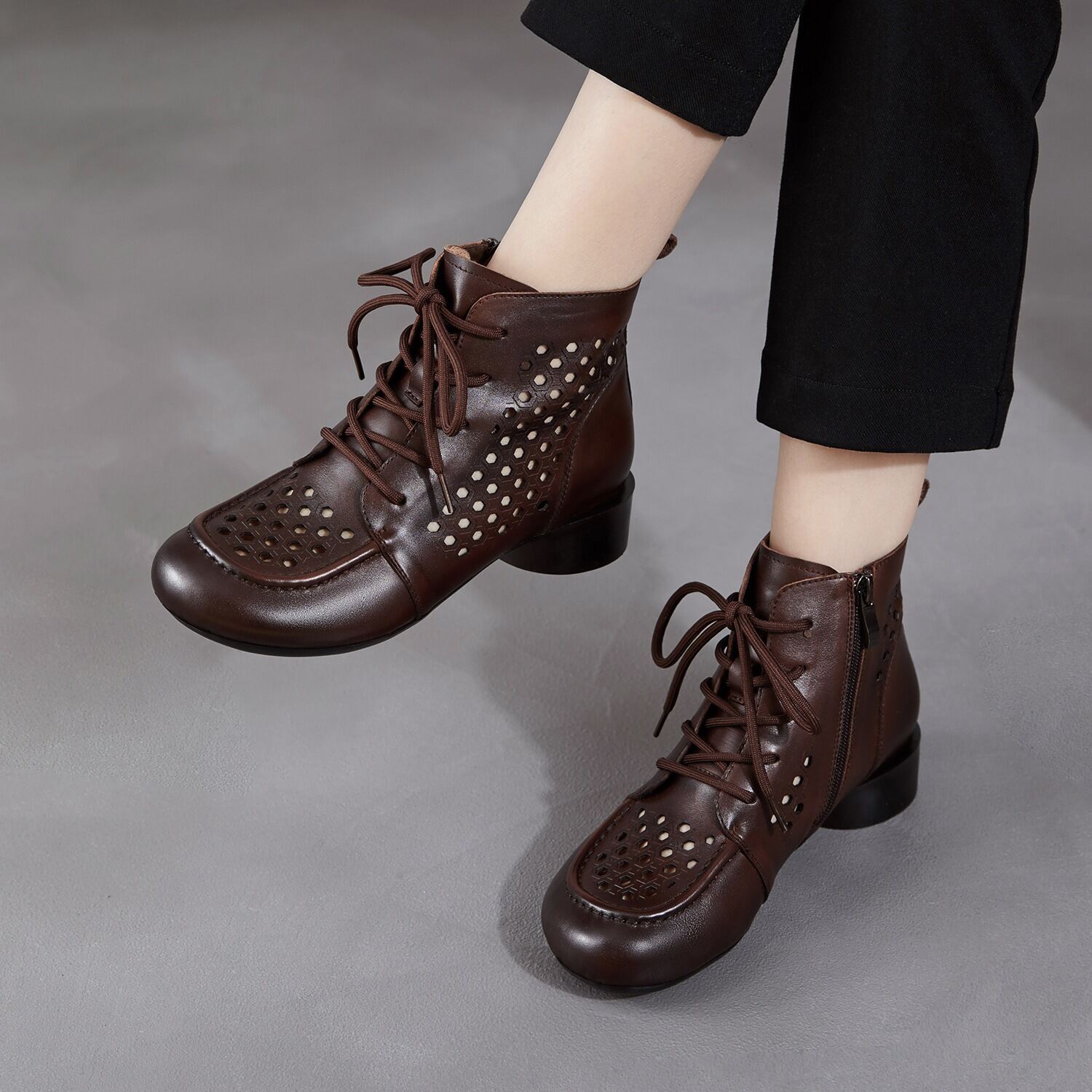 SHIPAILUO | Retro Genuine Leather Cutout Ankle Boot ราคา 8,007 บาท*ส่งฟรี