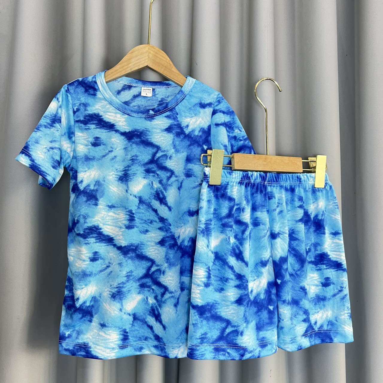 ชุดเด็ก ลายมัดย้อม ลายสงกรานต์ แขนสั้นขาสั้น ผ้าไมโคร นิ่มบางเบาใส่สบายสีสดซักง่ายสีไม่ตก(ส+ส)มัดย้อมสีสดใส ราคา 69 บาท*ส่งฟรี