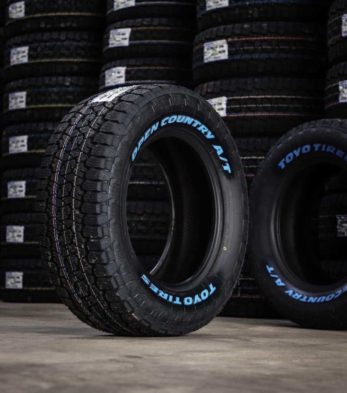 อุปกรณ์ประดับยนต์และชิ้นส่วนยานยนต์ TOYO TIRES 265/50R20 Toyo Tyres Open Country A/T3 Cast (ตัวอักษรสีขาว) ยางใหม่ ปี 2025 ครับ ราคาต่อ 1 เส้น Made in Japan ครับ แถม เสื้อกันลมยางแท้ + ซื้อยาง 4 เส้น แถมเสื้ออีกตัวฟรี. มีการรับประกัน 3 ราคา 7,250 บาท*ส่งฟรี