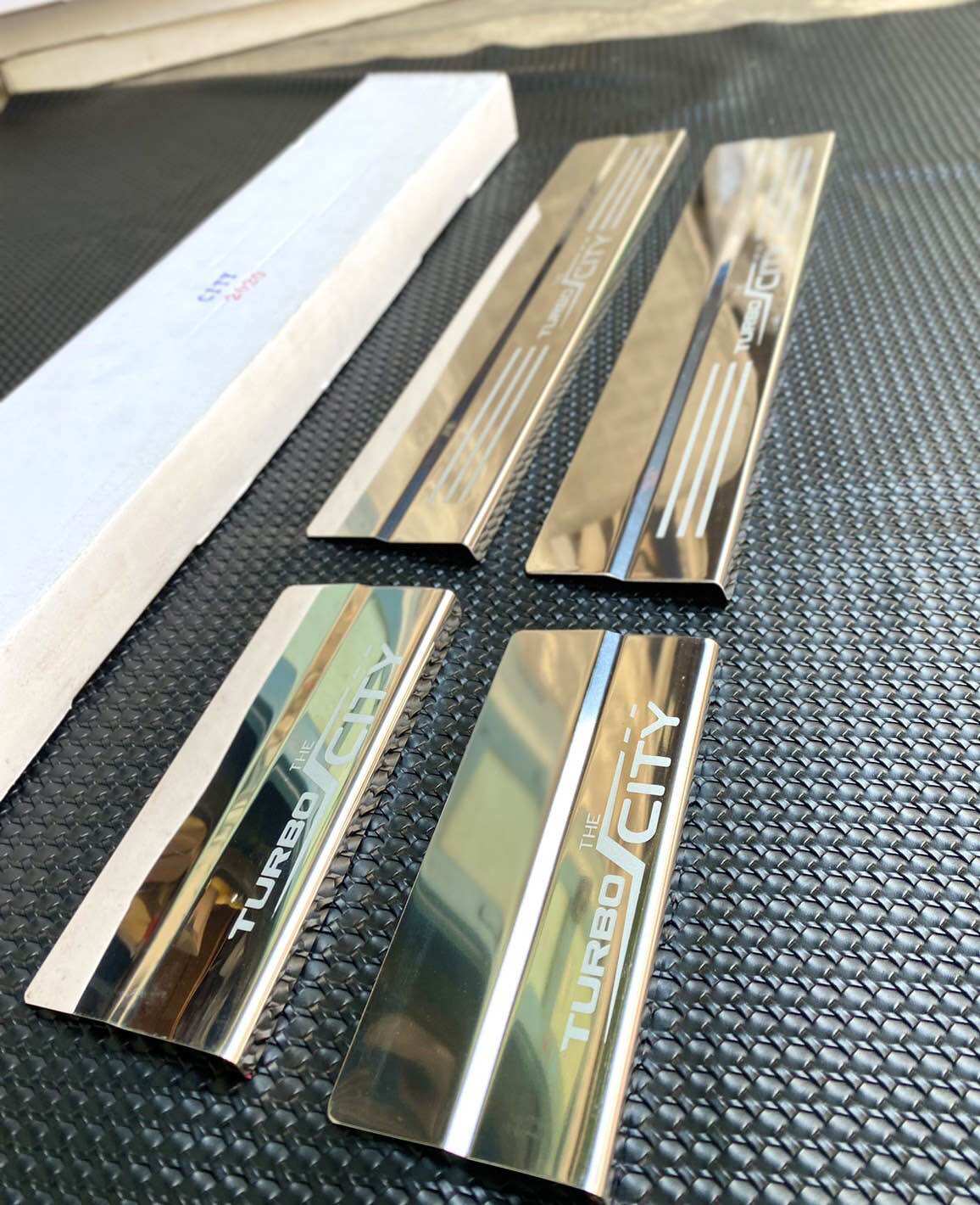 ครอบบันได สแตนเลส กันรอย Honda City 2020 ทั้ง 4 ประตูและ 5 ประตู มาพร้อมกาว2 หน้า งานไทย ราคา 380 บาท*ส่งฟรี