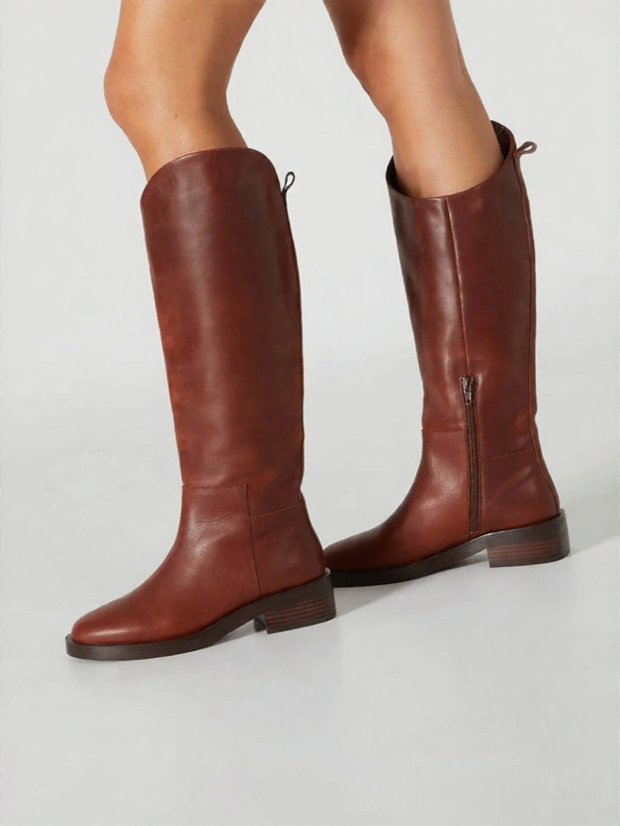 Tony Bianco | Oil Wax Leather Low Heel Round Toe Boots ราคา 9,314 บาท*ส่งฟรี