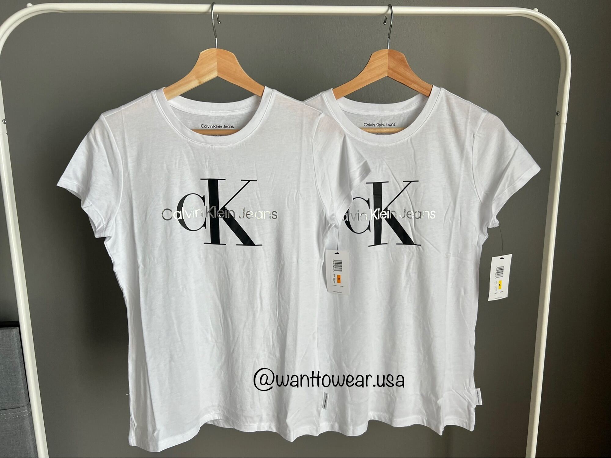 พร้อมส่งในไทย📦Calvin Klein Men Multi Monogram Logo Crewneck T-Shirt