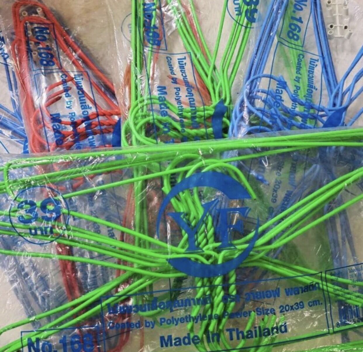 ไม้แขวนเสื้อ ตราYF 12แพ็ค 144 อันลวดหุ้มพลาสติก อย่างดี ไม้แขวนผ้าอย่างหนา ราคาถูก N0.168 - ยี่ห้อ YF ราคา 25 บาท*ส่งฟรี