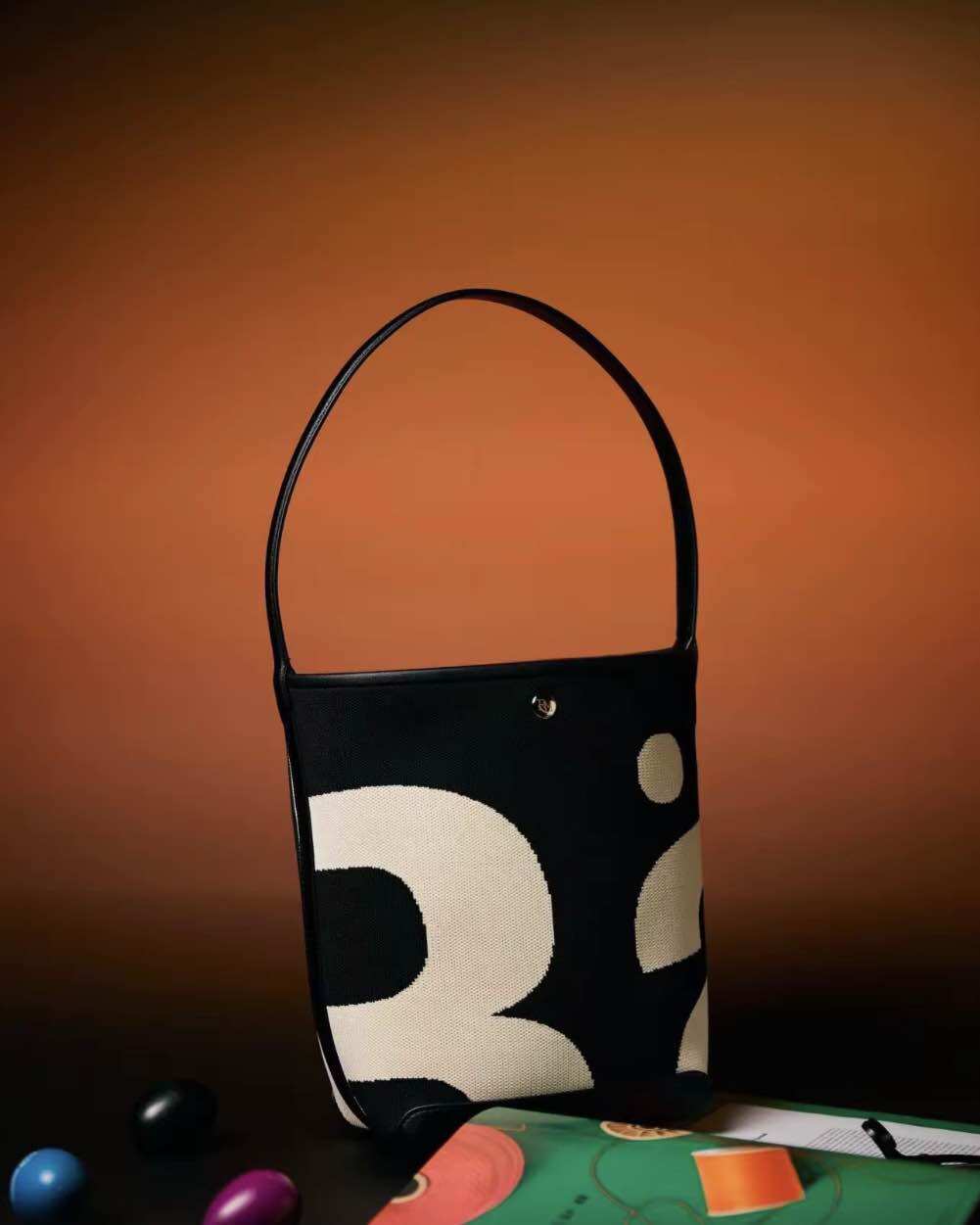 Rally The Bag Black - กระเป๋าทรง Bucket ทอลายโลโก้ แท้ 💯💯 พร้อมส่ง 🎉🎉 ราคา 5,690 บาท*ส่งฟรี