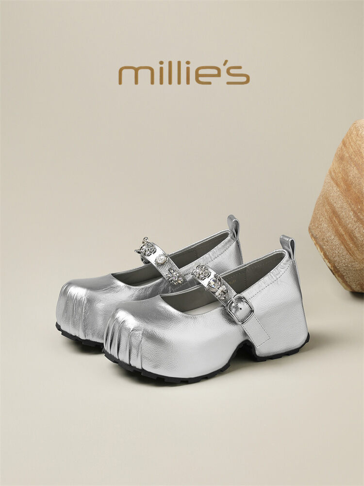 MILLIE'S | Invisible Heel Increase Plain Casual Shoes with Ruffled Design and Rhinestone ราคา 8,013 บาท*ส่งฟรี