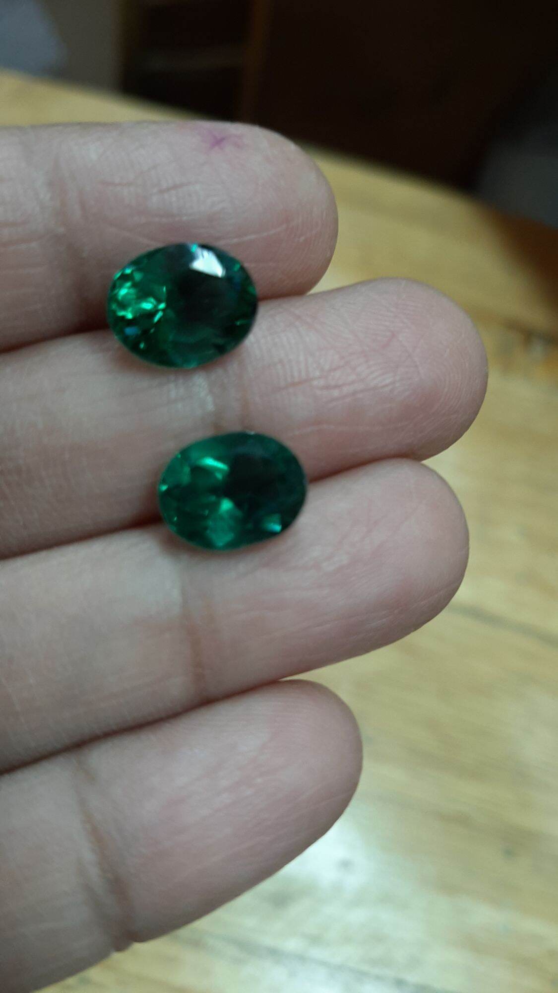 Green tourmaline oval fine 10x8mm 5 carats packing 2 pcs