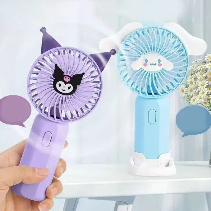 Sanrio Hello Kitty Kuromi พัดลมมินิ Cinnamoroll Melody พัดลมขนาดเล็กแบบพกพามือถือลมสูงแบบชาร์จไฟได้พัดลมฤดูร้อนของขวัญที่ดีที่สุด ราคา 62 บาท*ส่งฟรี